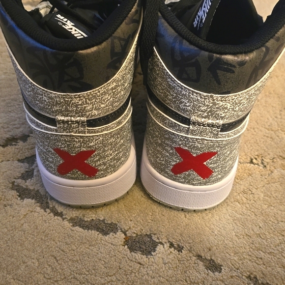 Air Jordan 1 Retro Rebellionaire - Picture 1 of 3